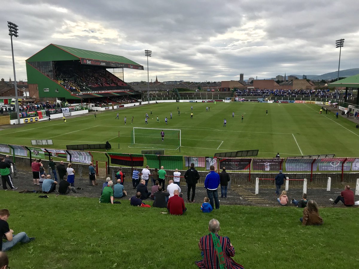 HoughtonHooTwo's tweet image. Glentoran v Coleraine 18.08.18 at athe Oval #Groundhopping #glentoranfc #colerainefc