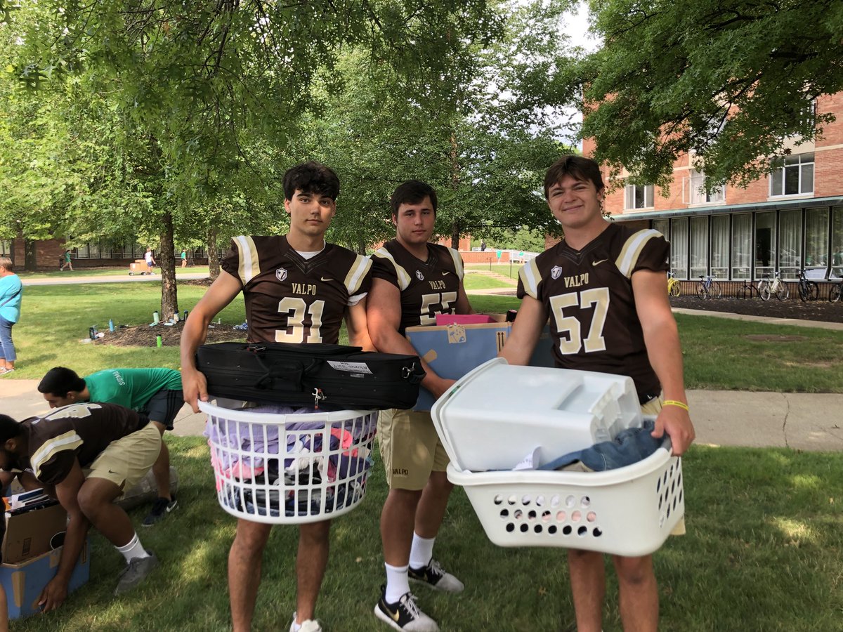 valpoufootball's tweet photo. We had an awesome time helping out with freshman move in today! #FTL https://t.co/Yt3WyP6NIo
