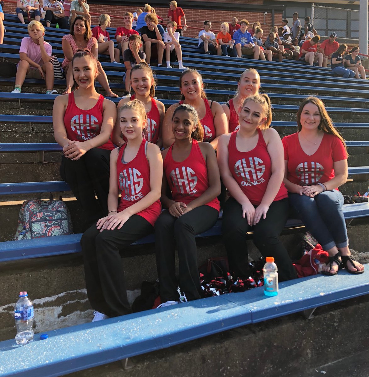 We had a blast at the Fall Kick Off last night! Ready for a great season!
#RedbirdPride #AHSdanceteam #AltonRedbirds
