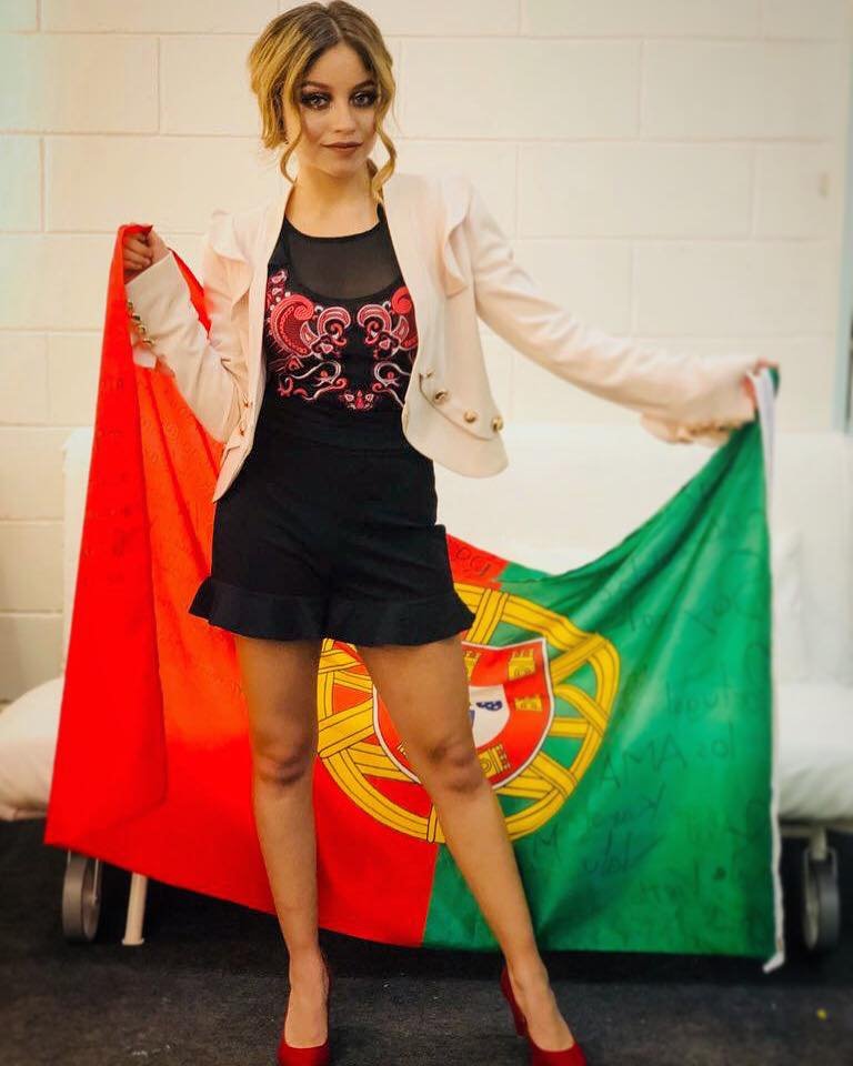 KsDinamicas's tweet photo. Lista para prensa en Portugal 🇵🇹 #RopaKS @nantolin #MaquillajeKS @alejandro.vieytes #PeinadoKS @nahuelalandc https://t.co/DWQ1q34Ego
