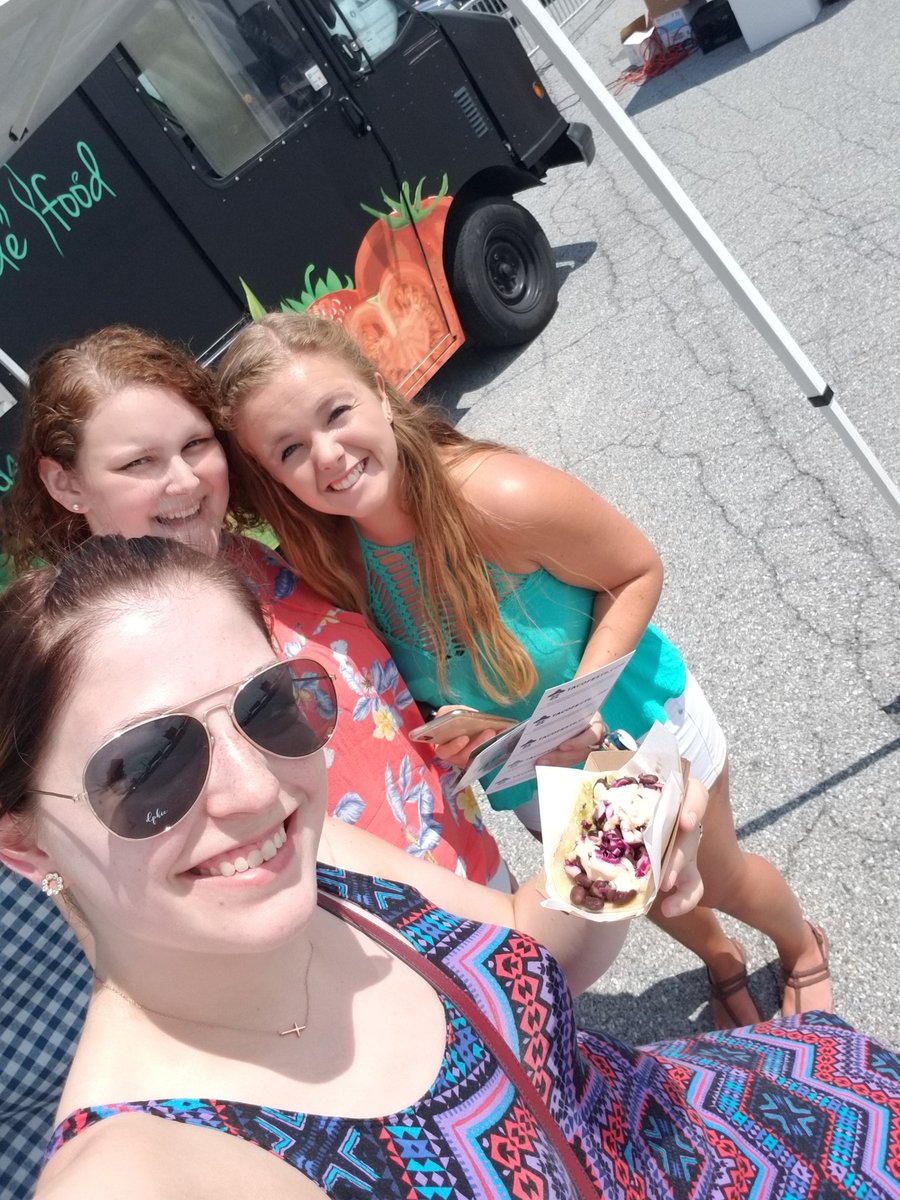 DKin4th's tweet photo. Teachers who guac together rock together! @RosselloESCS @ThompsonESCS #eastsidetech #tacofest #supersecondgrade https://t.co/lXJzjt6nN9 https://t.co/xXLA0SvtHa