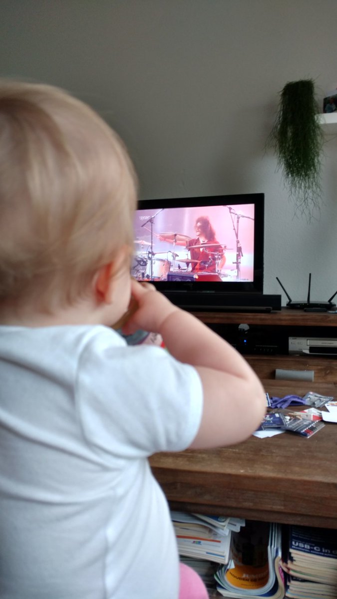 mayo_nebula's tweet photo. dansen op @destaat met je 1 jaar oude dochter... #LL18 #opvoeden #nooittejong https://t.co/iTcB0WFMEj