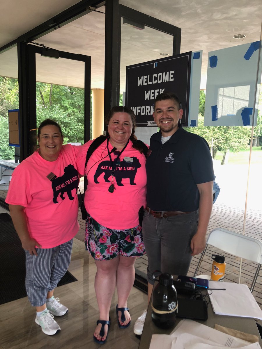DebLecklider's tweet photo. The big smiles are for our new students! Thank you for being such great ambassadors for Butler. #welcomeweek2018 @butleru #Hardworking #ThisISButler https://t.co/U44j5oXyPA