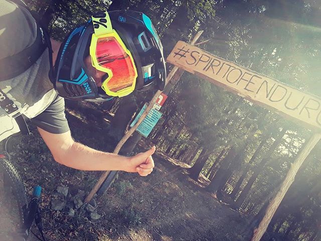 trailride_mtb's tweet photo. Spirit of Enduro πππ€³
#mtbtrailride #mtb #fahrtechnik #endurophin #enduromtb #spiritofenduro #harz #hammerharz #ehfmtb #trailaction #trailrides #trailtech #propainbikes #g https://t.co/VMaEXeQcm1 https://t.co/eVmQPFldTQ