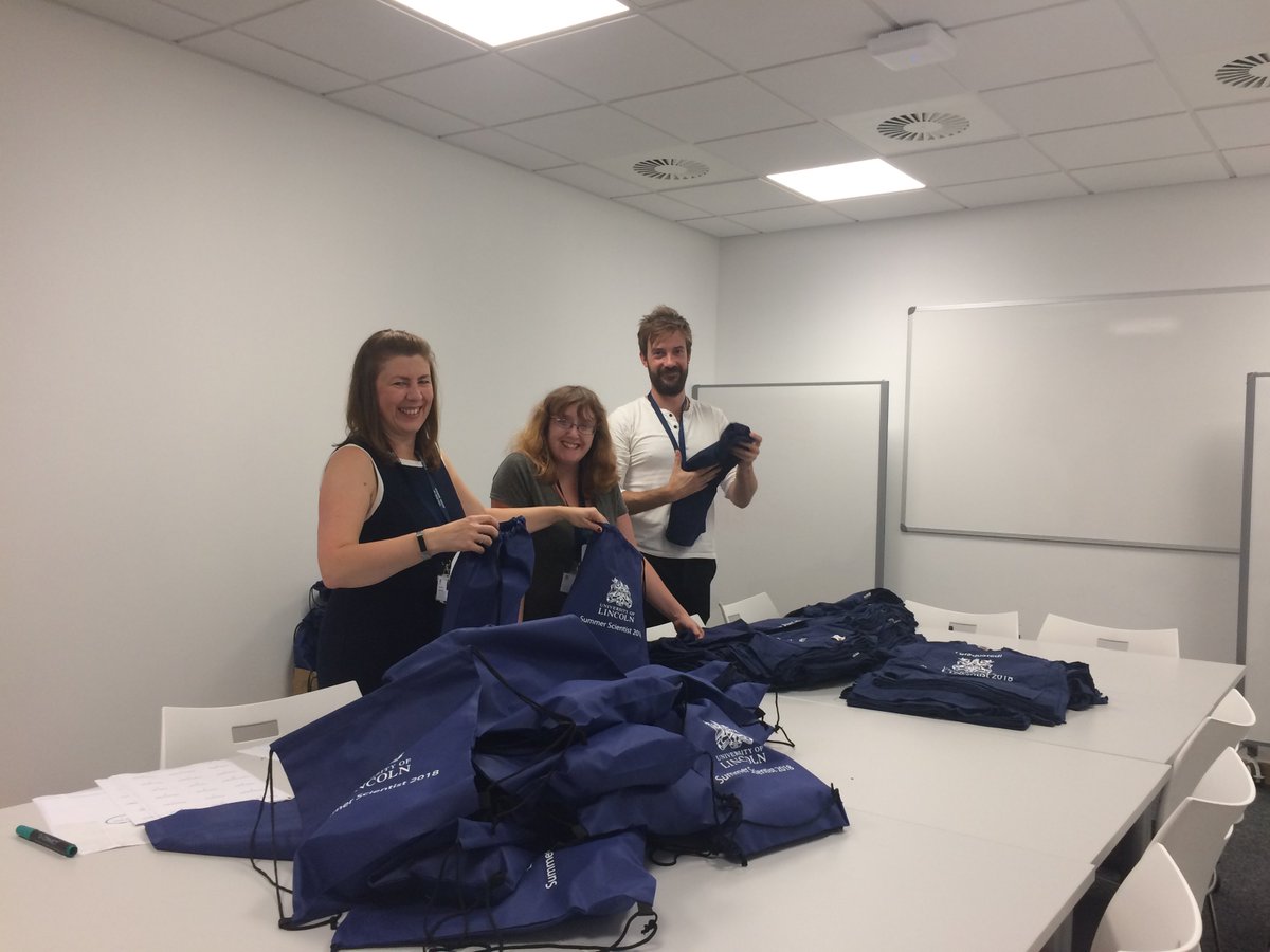 Hello Summer Scientist attendees!
The big day is approaching fast and we are getting ready to welcome you all! Your goodie bags are being prepared with care and love! Don't forget to pick yours up at the end of the day!
See you all soon!
The SSW team
