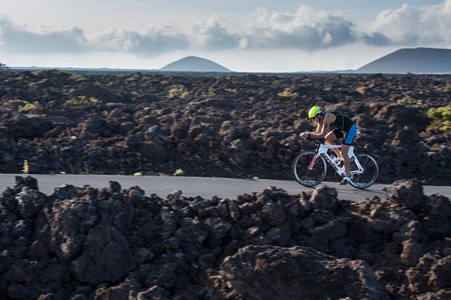 pearlizumi's tweet photo. Go hard enough to hear voices in your head, and there’s no such thing as a lonely road. #PEARLiZUMi #tri #runrideswim https://t.co/xB0KjGSggl https://t.co/ObK56FGyW8