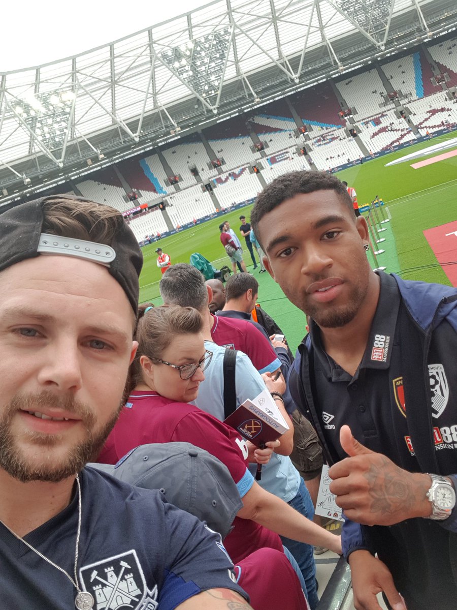 hashman88's tweet photo. Tried my best to get some memorabilia to auction off for @islasfight, will start bidding at £50 please give generously.

Howe, Ake and Ibe.

@Baz1980WHU @ExWHUemployee @davewalkersdcc @westhamfantv @Roger_J_coyi @afcbournemouth @IAmJermainDefoe https://t.co/LPrlmolvbd