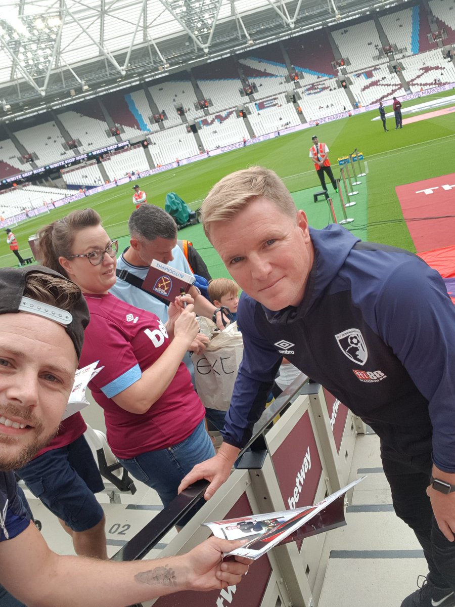 hashman88's tweet photo. Tried my best to get some memorabilia to auction off for @islasfight, will start bidding at £50 please give generously.

Howe, Ake and Ibe.

@Baz1980WHU @ExWHUemployee @davewalkersdcc @westhamfantv @Roger_J_coyi @afcbournemouth @IAmJermainDefoe https://t.co/LPrlmolvbd
