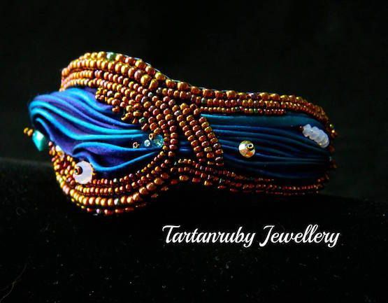 NetworkArtistsN's tweet photo. *Member Spotlight*

Karen Jones "I create #wearable #art, unique #statementpieces and sophisticated #jewellery. My inspiration comes from many places: the beautiful #coastline, #nature, and the colours and shapes of the #beads themselves."

Find out more - https://t.co/TFhS4jCCAW https://t.co/giLtTx1qOv