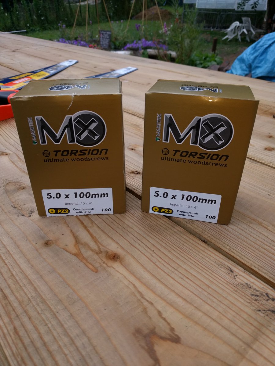 Impact drivers all charged up ready for day two... My own batteries may take a bit longer to recharge... 😴😴😴

These Wera impact bits have fastened a few hundred of these excellent <a href="/MaxitekUK/">Maxitek</a> screws from <a href="/protradeuk/">Protrade</a> and they're still looking good 👍🤘