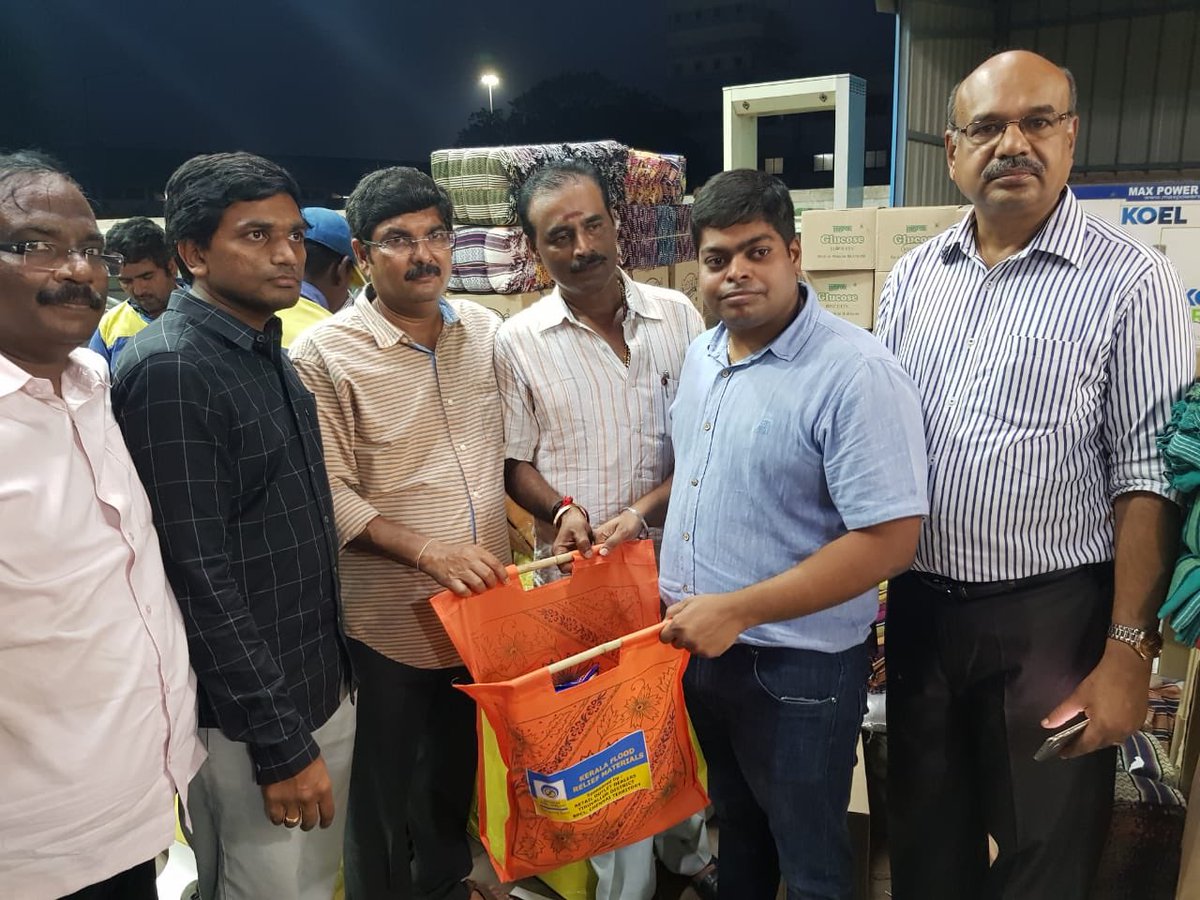 BPCRetailChn's tweet photo. #KeralaFloodRescue #DoOurBit Thiruvallur Dealers of Chennai Territory have done their bit. Have you? @GururajSankh @singharunbpcl @ravips25 @BPCLRetail @BPCLimited https://t.co/BRR4UbrZgb