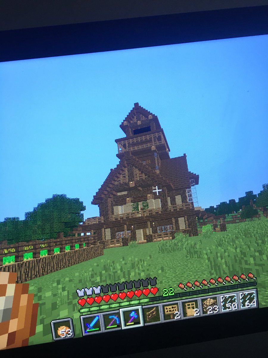 bxccaa_mc's tweet photo. @A1MOSTADDICTED After finally putting my mind to it, I built the ‘epic survival house’ and can I just say... it does look pretty epic 😄 https://t.co/VsMrVSeFnb