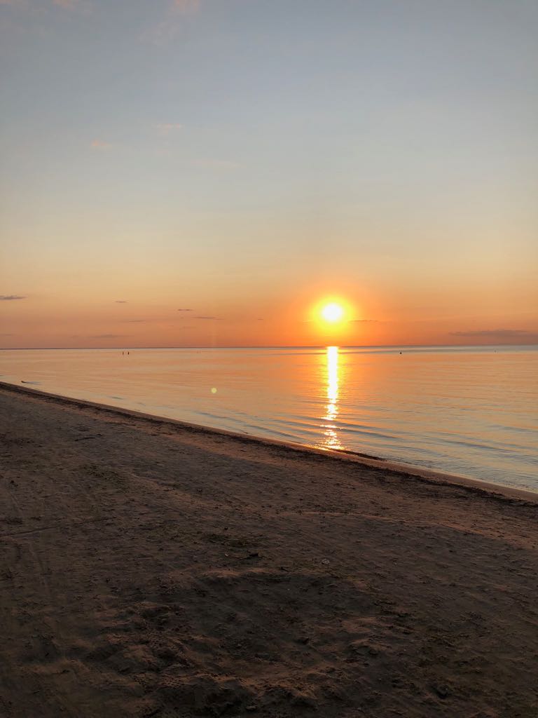 NaStruefing's tweet photo. Auszeit in #Jurmala an der lettischen Ostseeküste. Absolute Reiseempfehlung! ☝️ #Latvia #RigaBeach https://t.co/wd4dducXN5
