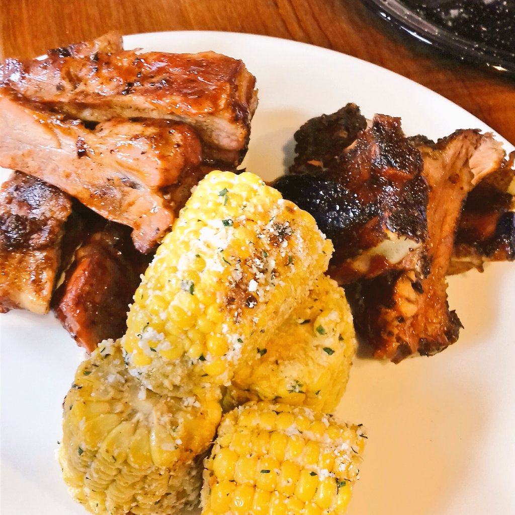 Ensalada de kale; chilaquiles verdes con salsa verde y pollo; hotcakes de blueberry y plátano; baby back ribs son las nuevas opciones de brunch en <a href="/JasoRestaurant/">Jaso Restaurant</a> ¡Todo delicioso! 😉
.
.
#brunch #restaurantes #JasoRoof #lobuenosecomparte