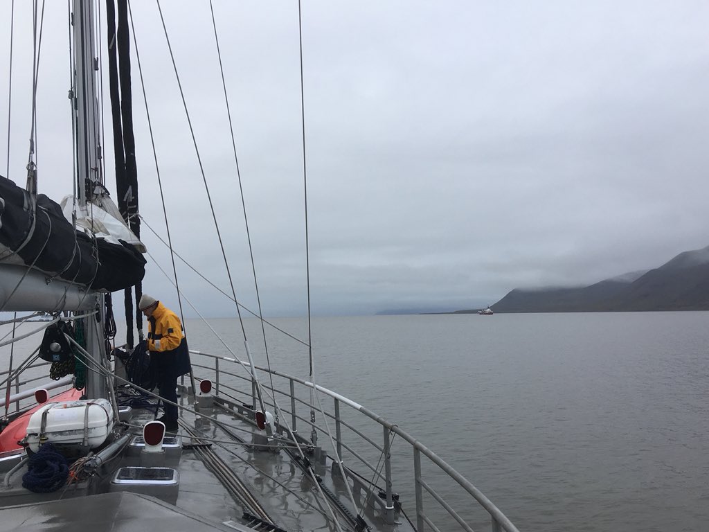 heuvel_greve's tweet image. Off we go! The expedition begins. On our way to southern #Svalbard. @WURmarine @HansVerdaat @becky_giesler