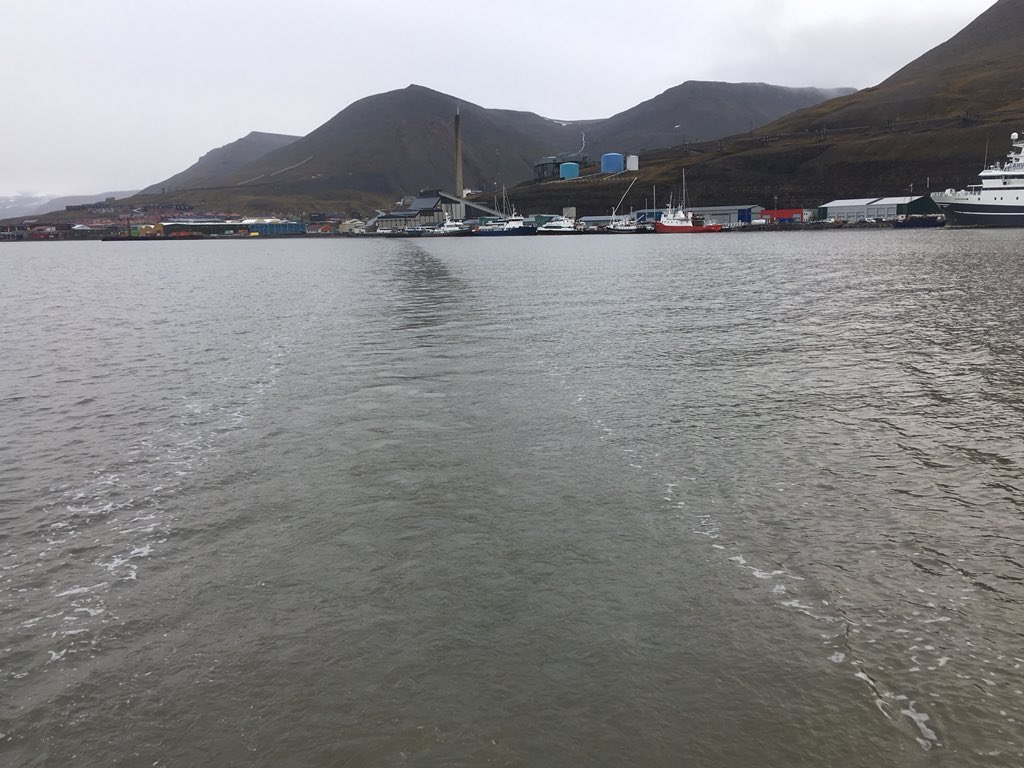 heuvel_greve's tweet image. Off we go! The expedition begins. On our way to southern #Svalbard. @WURmarine @HansVerdaat @becky_giesler