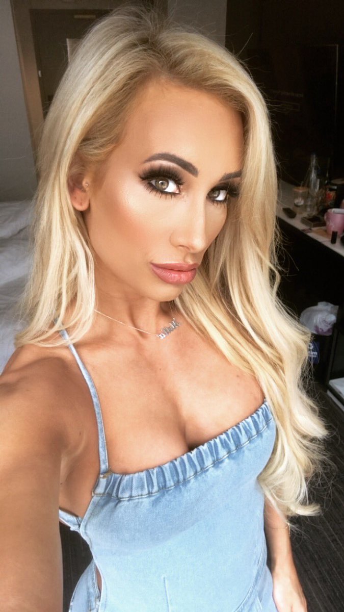 CarmellaWWE's tweet image. Face beat to the gawwwwds 💄💄