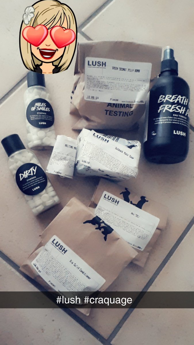 mariechachoux's tweet photo. Je suis passé chez @LushFr et comme d'habitude #craquage y a un #minimagasin chez moi 😂🤣 #bombbath #ethifrice #eautonique #shampoingsolide et j'en passe merci lush 🤗😘 https://t.co/IOUCCwdrte