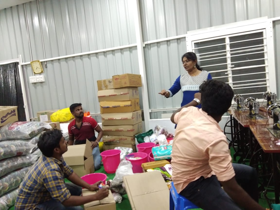 BLOOD31182835's tweet photo. #கேரளா_நிவாரணம் 
கேரள சகோதர சகோதரிகள் வெள்ளத்தினால் அதிகம் பாதிக்கப்பட்டுள்ளதை அரிந்து தன்னார்வாக நிதி உதவி அளித்த உள்ளங்களுக்கு #நன்றிகள் 
மகேஷ் ,அஜித், பழனி, சைவம், பிரதிப், கிருஷ்னா, கார்த்திக், நிவி, கோதை சபா , மோகனா, கார்த்தி , ராஜ், அன்பரசன் 
#keralaflood 
#KeralaFloods https://t.co/NmrHFyWEaV