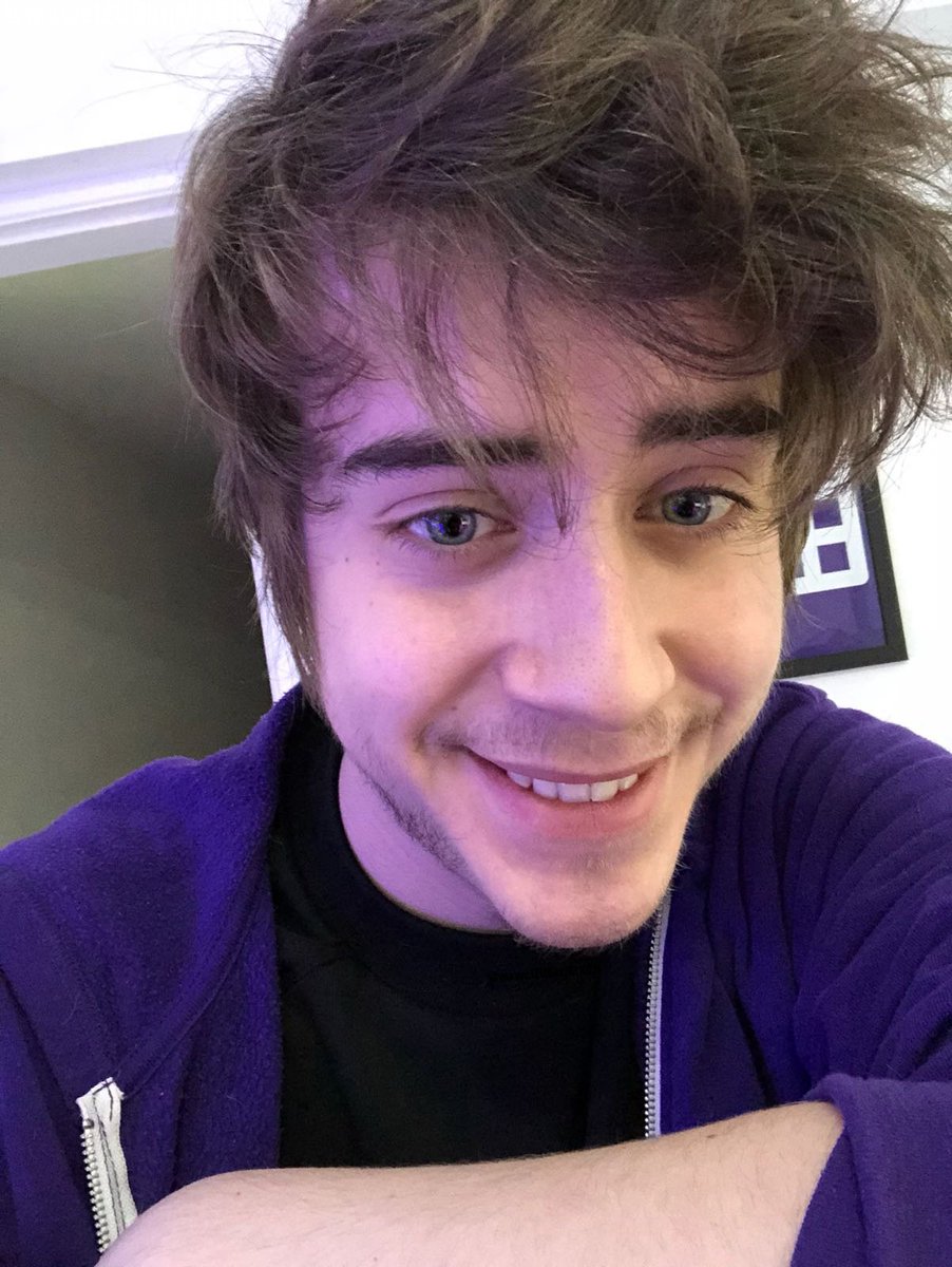 Não sei por que tem tanta gente perguntando, mas... tudo bem! Aqui está uma selfie, sou eu sim! hahaha