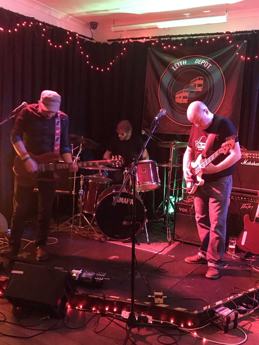 jameZzzF tweet picture