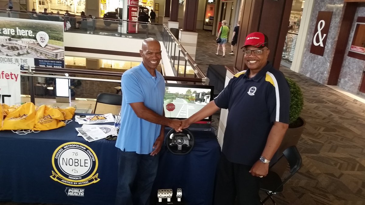 NOBLEChiMetro's tweet photo. Here today for Parade of Squads we have Chief Eugene Williams from NOBLE and  Agent Ray Adkins III from State Farm!!

#paradeofsquads #noble #statefarm #noblechimetro #teentrafficsafety #donttextndrive #orlandsquaremall #eyesontheroad https://t.co/3sO5PcNfKz