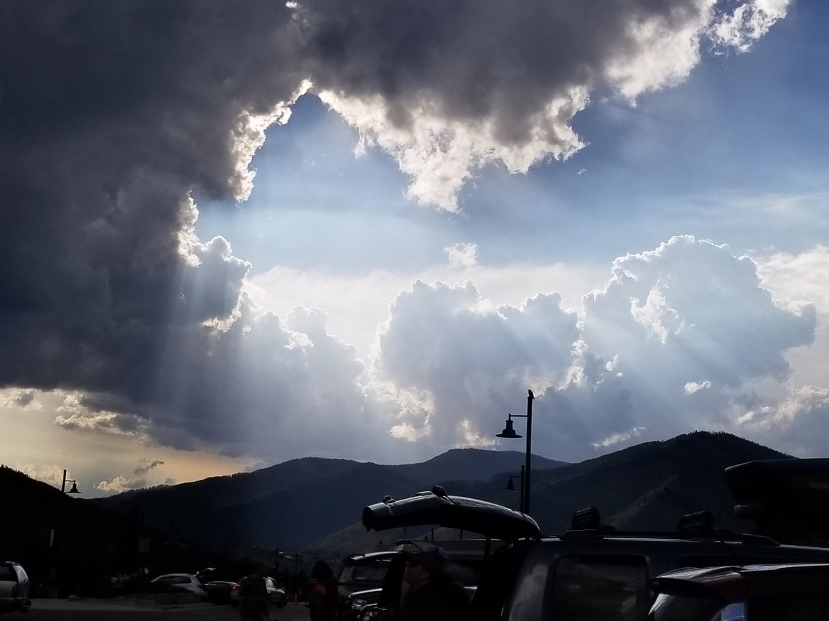 godinnumbers's tweet photo. Just look at the sky in Vail above the Gerald Ford Amphitheatre for Jerry Garcia's Birthday Celebration. We all know that amazing Spirit is with us tonight! #JerrySayingHi #JerryGarcia #MightyHigh #MagnificentSky https://t.co/WC2VZjGGRQ