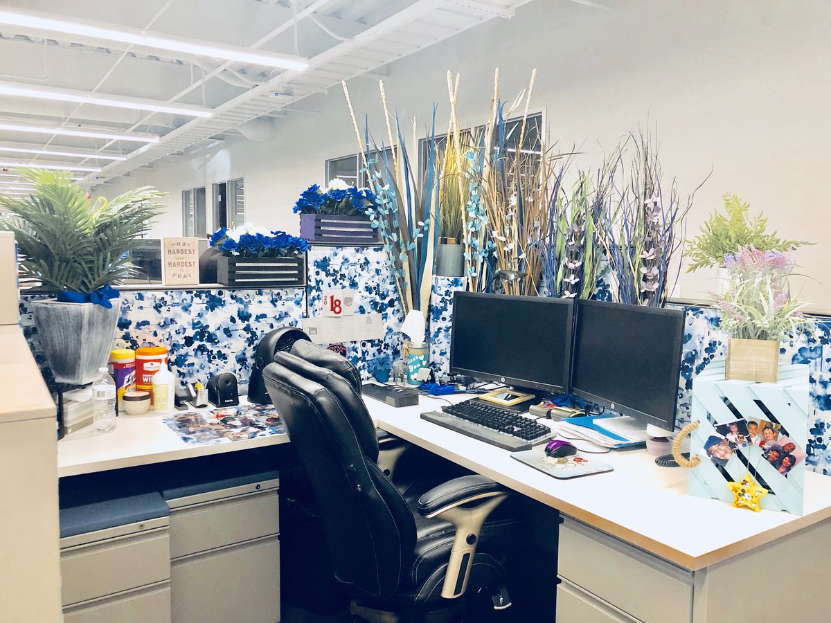 Lisette_Prz's tweet image. I’m a minimalist, but who am I to judge or interfere. When you encourage folks to honor their workspaces they tend to be more cooperative to other dogmatic policies #workplacestrategist #workspacematters #workspacefirst #OwnYourThrone