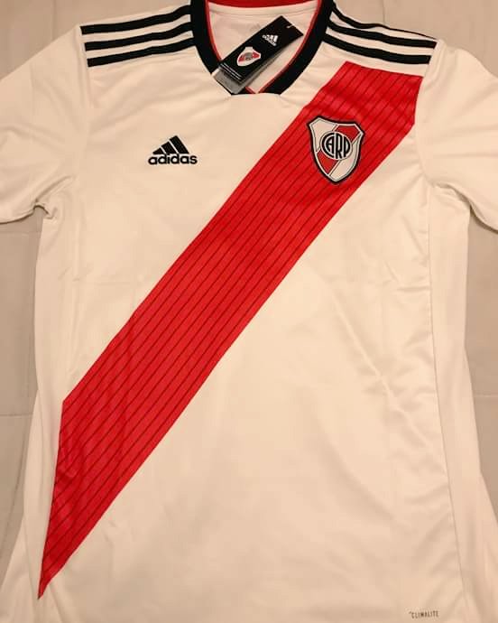 RojoGabrielOk's tweet photo. Yo esperando que me regalen la Nueva Camiseta de River por el Día del Niño https://t.co/aPXjtaK56u