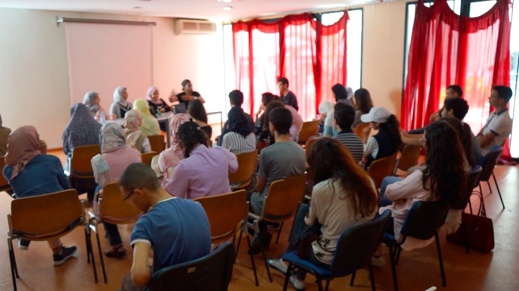 HassaniaCC's tweet photo. Voici la deuxième volée de photos de la 5ème édition de la JOID qui parade les ateliers animés par des ingénieurs de différents domaines.
#HCC #JOID #AFI #EHTP #Orientation #Ingenieur https://t.co/WprqF5xIfp