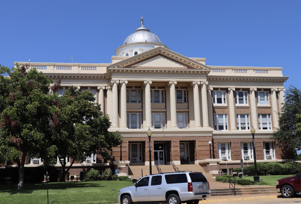 ericexptheworld's tweet photo. Checking out the Anderson County Courthouse in #downtown Palestine. It’s got a unique state capitol-like dome!
#exploringtexas #palestinetx #andersoncounty #easttexas #texas #courthouses #travel #architecture #AmericaTheBeautiful @TravelTexas @PalestineTX https://t.co/pqiqSatN7C