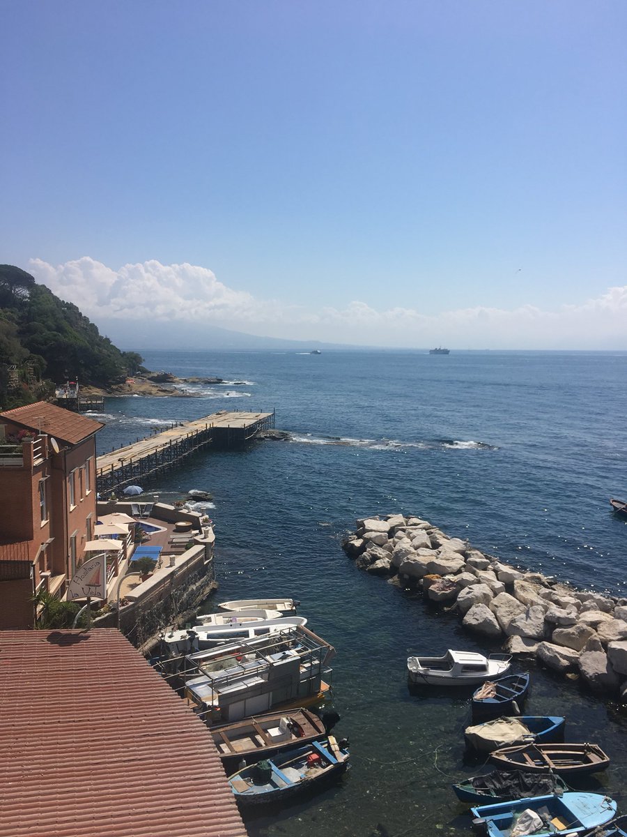 Campaniaslow's tweet photo. Costa #domitia, #flegrea, #cilento, #isole o magari i lidi piu’ belli di #Napoli come #Marechiaro. La #Campania vive tutta il suo #mare. https://t.co/I2jLLChVZK