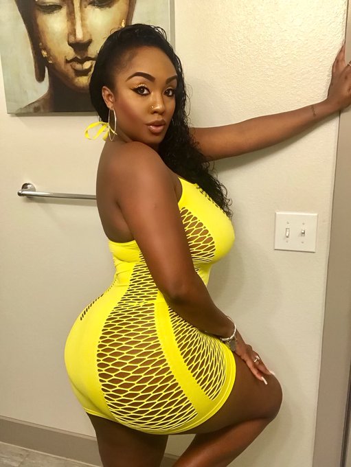 Yellow vibes 💛🍋🙂 #thick #curves #allnatural #dallas #texas https://t.co/IFoI4ANoGC<a href="/tag/thick"class="tags">#thick</a><a href="/tag/curves"class="tags">#curves</a><a href="/tag/allnatural"class="tags">#allnatural</a><a href="/tag/dallas"class="tags">#dallas</a><a href="/tag/texas"class="tags"><span>#texas</span></a>