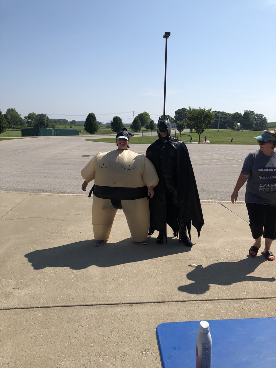 FES_PTO's tweet photo. Having fun at our 1st Summer Bash! https://t.co/bKV8S3783B