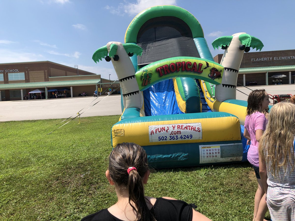 FES_PTO's tweet photo. Having fun at our 1st Summer Bash! https://t.co/bKV8S3783B