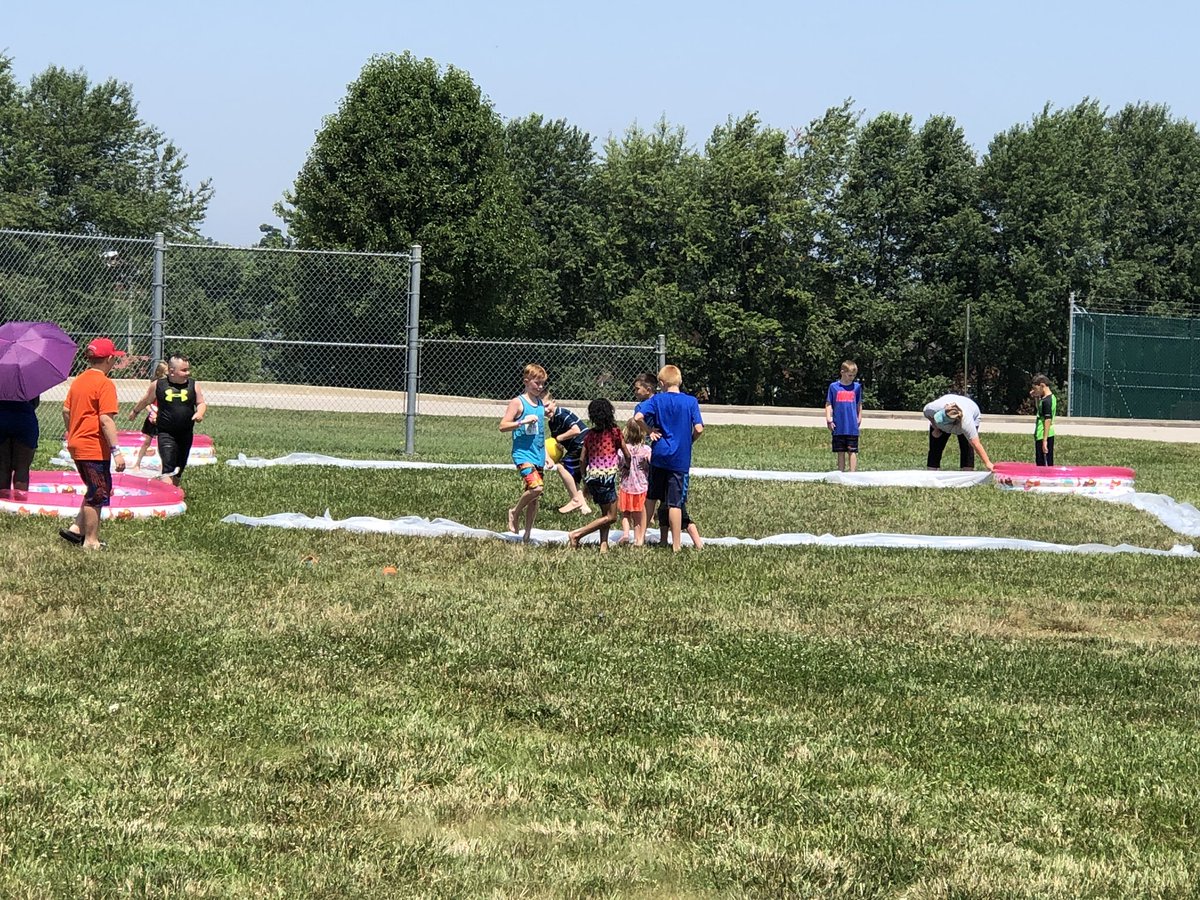 FES_PTO's tweet photo. Having fun at our 1st Summer Bash! https://t.co/bKV8S3783B
