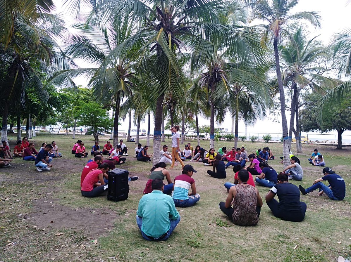 LuzDarisAnguloE's tweet photo. Actividades lúdicas, taller de biodanza y expresión de emociones vivieron los aprendices  líderes del Centro de Comercio (Bolívar), en el gran Picnic en el parque de la marina de Cartagena. https://t.co/Pil1zsu89c