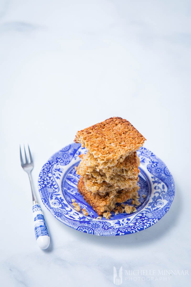 tweetygourmet's tweet photo. You have to check out the beautiful tableware from @by_spode that I used to serve my new sugar free flapjack recipe on! This sugar free recipe will make you wish you tried cooking sugar free years ago. #greedygourmet #ad  #SpodeATW  https://t.co/YanN2ukT5w https://t.co/JnNjG6ob8b