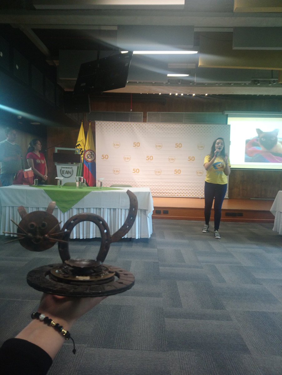 AdRi_CuBiLloS's tweet photo. Emocionarte!! Una linda forma de inmortalizar recuerdos  #EmprendiendoEnLaEAN @UniversidadEAN https://t.co/0LFyJyU34K