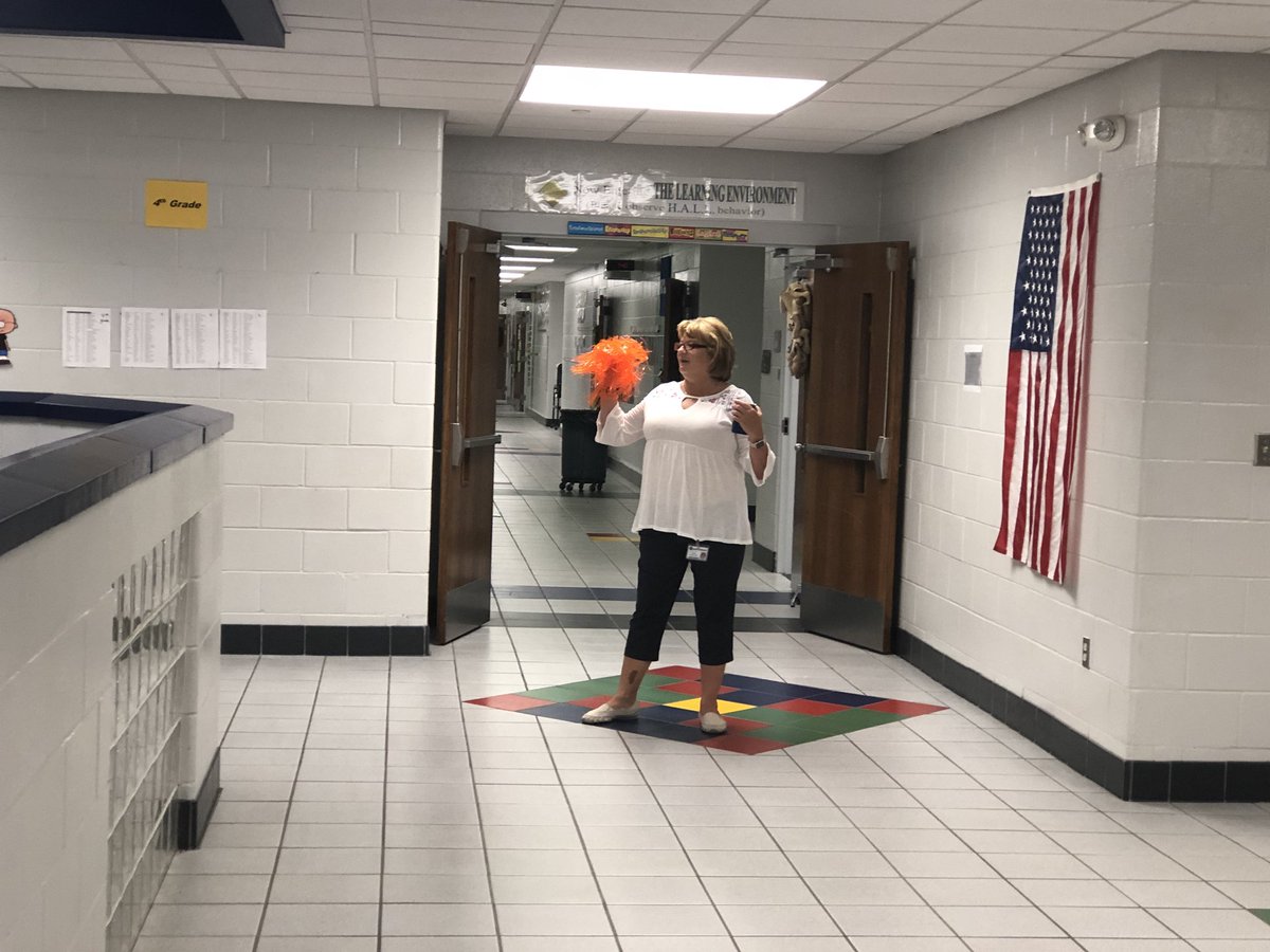 FES_PTO's tweet photo. This is our beautiful office staff... Always greeting our kiddos with nothing but smiles! https://t.co/euAXKGVROM