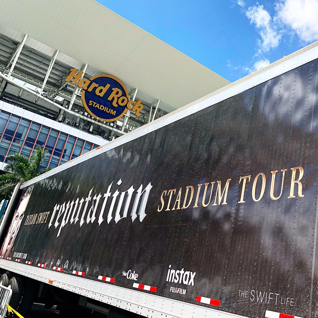coolbeansxprsso's tweet photo. #taylorswift #reptourmiami #reputationstadiumtour #HardRockStadium #miami #coffee #catering #coffeecaterers https://t.co/bSMxGnQYLm