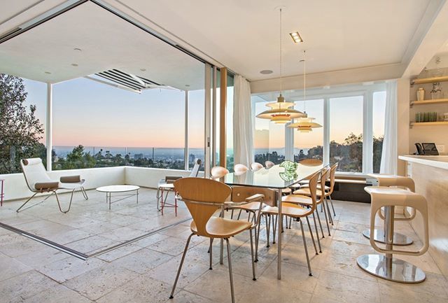 sefastoneusa's tweet photo. An inspiration for large contemporary living spaces with beige honed travertine floor and beige walls in Los Angeles. #travertinetiles #travertinedesign #interiordesign #designinspiration https://t.co/EKZCwoo11A https://t.co/PqtMqkYSHw