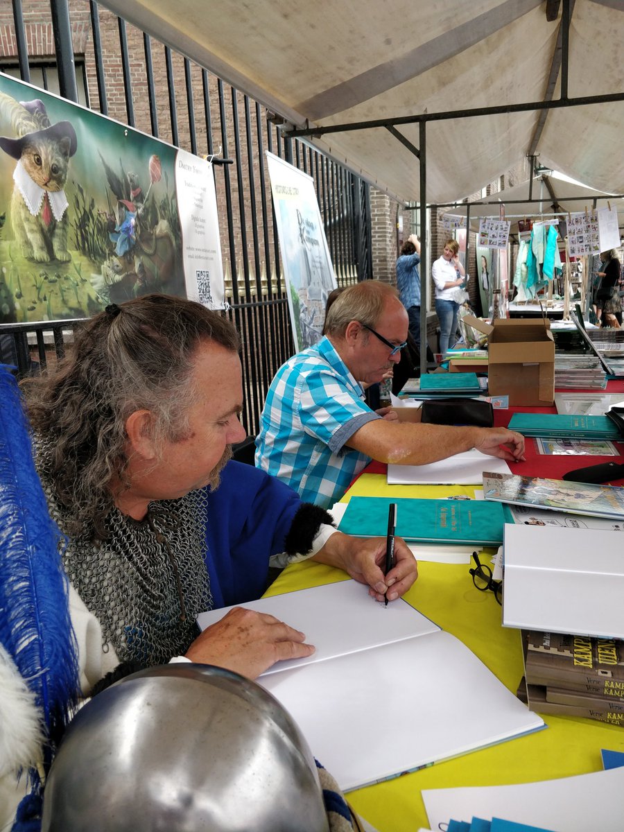 Vandaag werd mijn nieuwe stripboek " het Hanzecomplot" gepresenteerd in de gouden zaal in #kampen. Daarna signeren. Te koop in onze winkel. #kampen <a href="/RidderDolf/">RidderDolf</a>