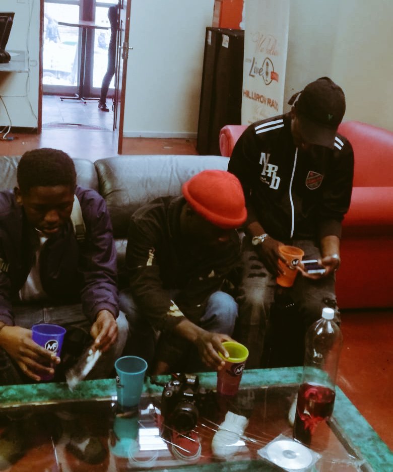 KingdomStudio2's tweet photo. @KingdomStudio2 @denlife_dm @stellahlanjwa @JeansDuddy #PowerTrap
#HillbrowFm #live #music #KingdomSudio

🔥🔥🔥💥💥💥💯💯💯💯📷📷📷📷 https://t.co/VdiUT3wJiZ