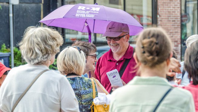 ROMtoronto's tweet photo. Join us for our FREE #ROMWalks! Every Wednesday and Sunday, rain or shine, just look for the ☂️ https://t.co/icofSgIwBJ https://t.co/TabzturLI8