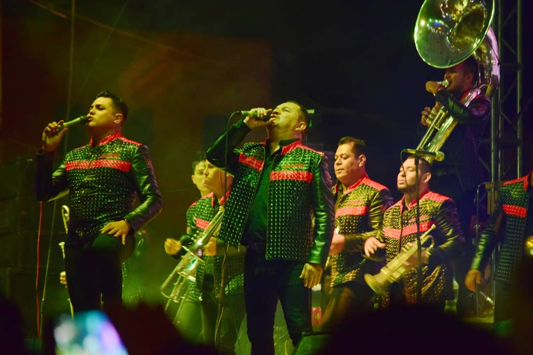 laimponentee's tweet photo. Gracias #SanLorenzoTezonco,
por hacer una Noche Imponente,
Nos vemos pronto para seguir bailando y cantando al #RitmoImponente. https://t.co/2V17vNp3t4