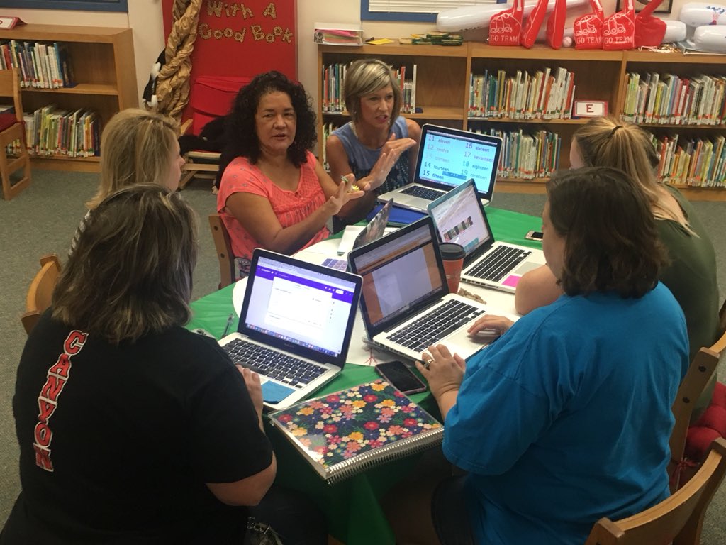 What a way to kick off our Friday morning...Teachers leading teachers in Google Training. #MakeAndTake #CollaborationAndSharingAtItsFinest #GrowersAndLearnersRightThere @KristaMoffatt @Supt_comalisd @annahow13 @LMMiller04 #TeamHLES