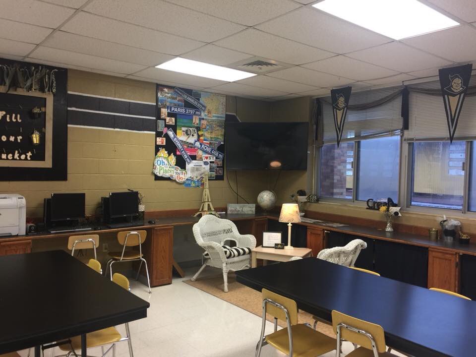 PegHarrisfcs's tweet photo. First 2 days were great! Loving my classroom changes! https://t.co/v4dLJYjV7C