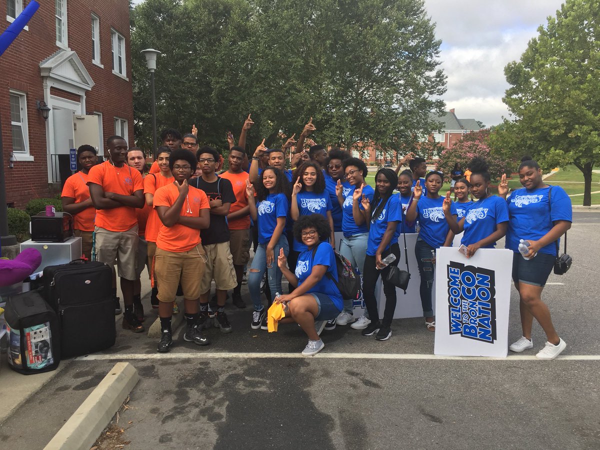 Jeffmayjr's tweet photo. @DBHS_EAGLEPRIDE students wrapped up an incredible afternoon at @uncfsu participating in #OperationSmoothMove Today theyβre assisting...tomorrow theyβre moving in! https://t.co/OdZ1LC1upu
