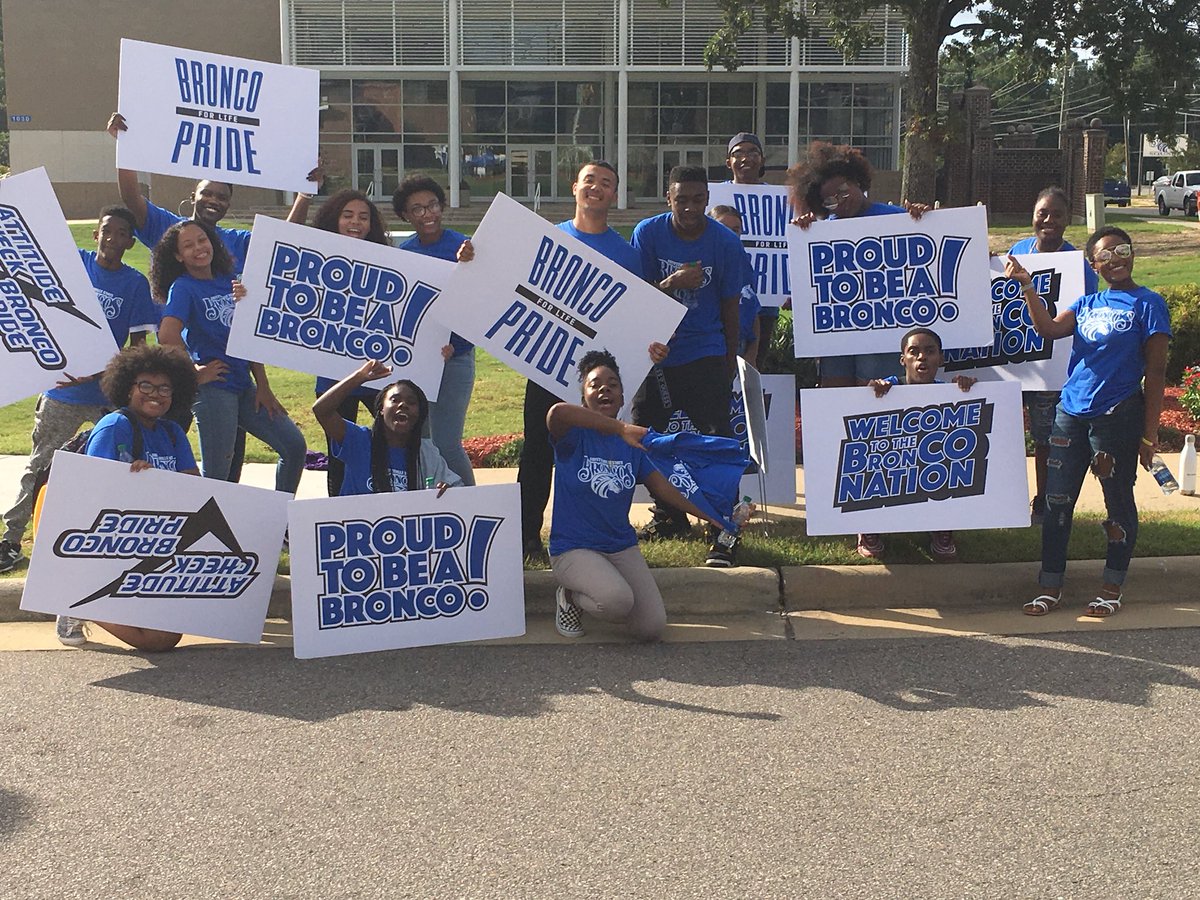 Jeffmayjr's tweet photo. @DBHS_EAGLEPRIDE students wrapped up an incredible afternoon at @uncfsu participating in #OperationSmoothMove Today theyβre assisting...tomorrow theyβre moving in! https://t.co/OdZ1LC1upu
